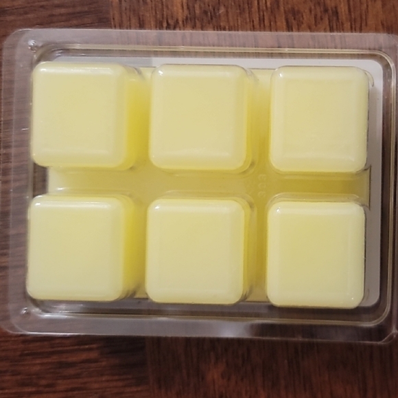 Lavender & Chamomile Scented Wax - Picture 2 of 2